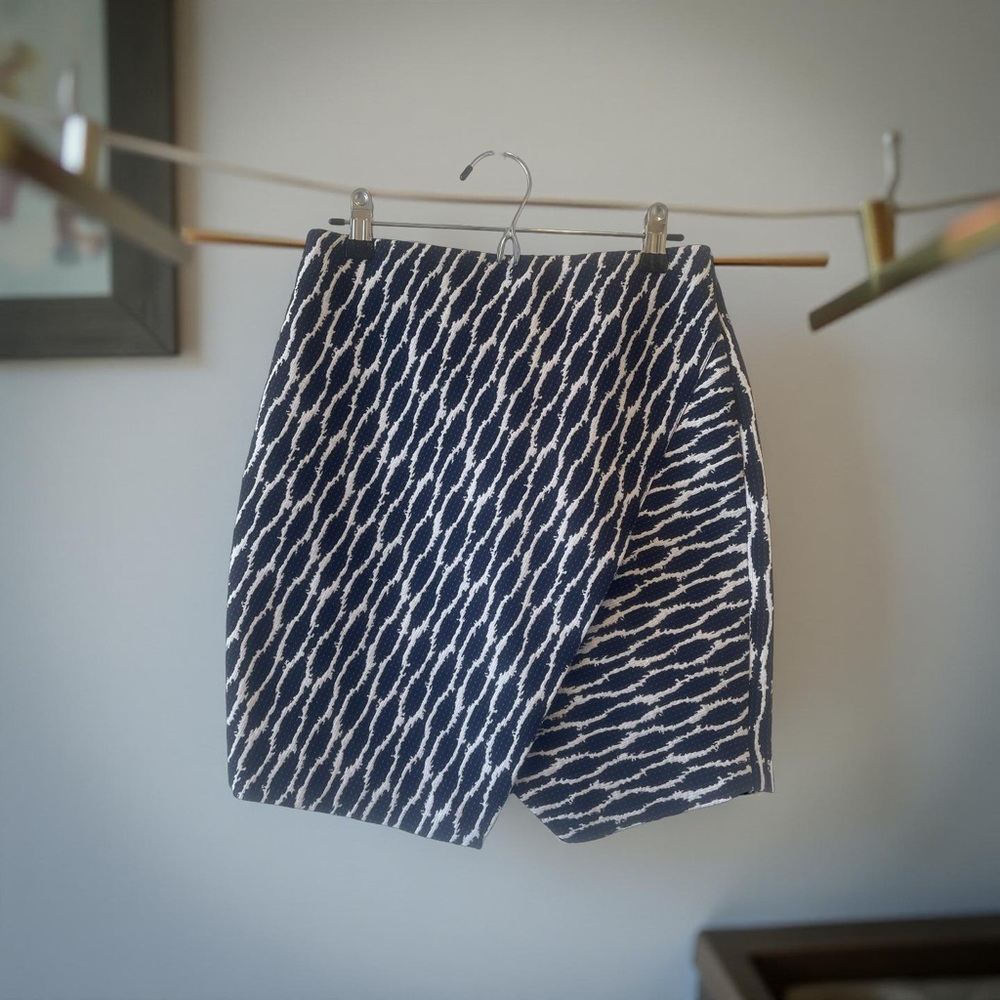 LOFT Petites XSP Navy & White Textured Jacquard Skirt